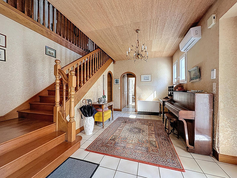 Maison - 250 m² - 8 pièces