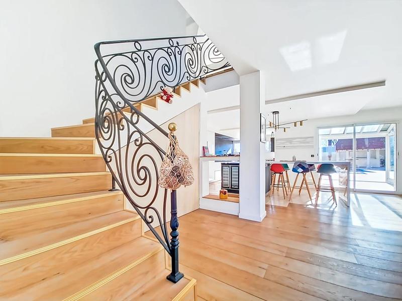 Maison - 220 m² - 7 pièces