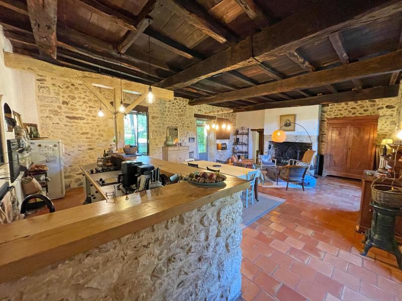 Propriété - 247 m² - 11 pièces