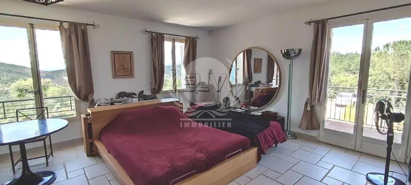 Maison - 290 m² - 8 pièces