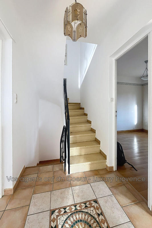 Maison - 174 m² - 9 pièces