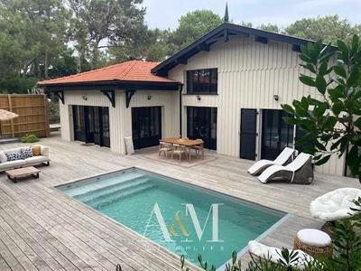 Villa - 170 m² - 8 pièces