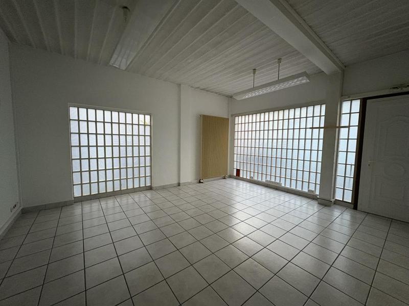 Local commercial - 115 m² - 6 pièces