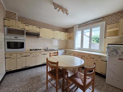 Maison - 97 m² - 5 pièces