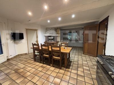 Maison - 214 m² - 7 pièces