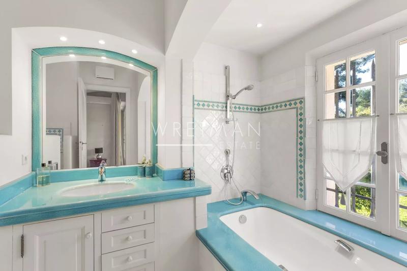 Villa - 252 m² - 5 pièces