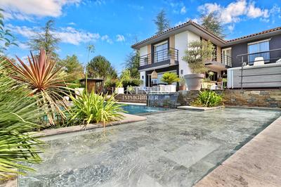 Maison - 300 m² - 10 pièces