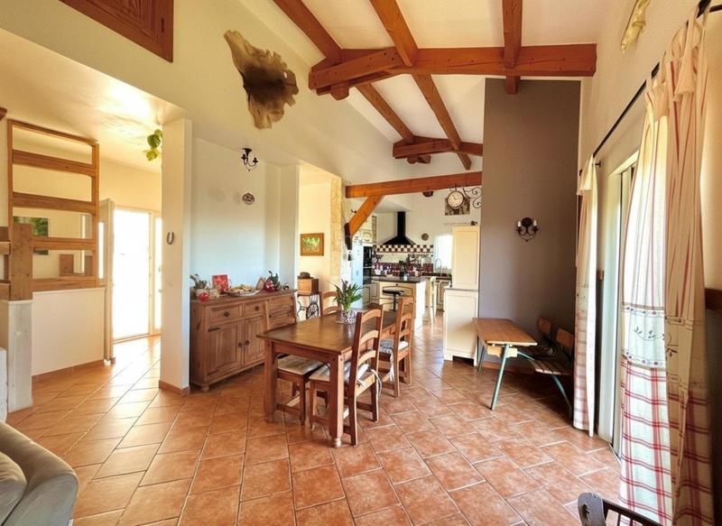 Maison - 213 m² - 6 pièces