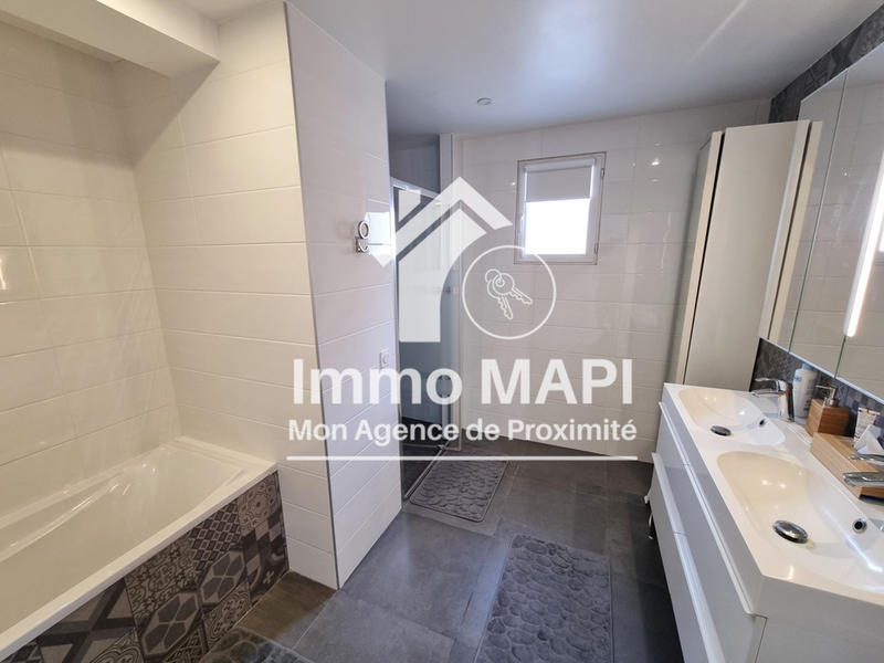 Maison - 312 m² - 8 pièces