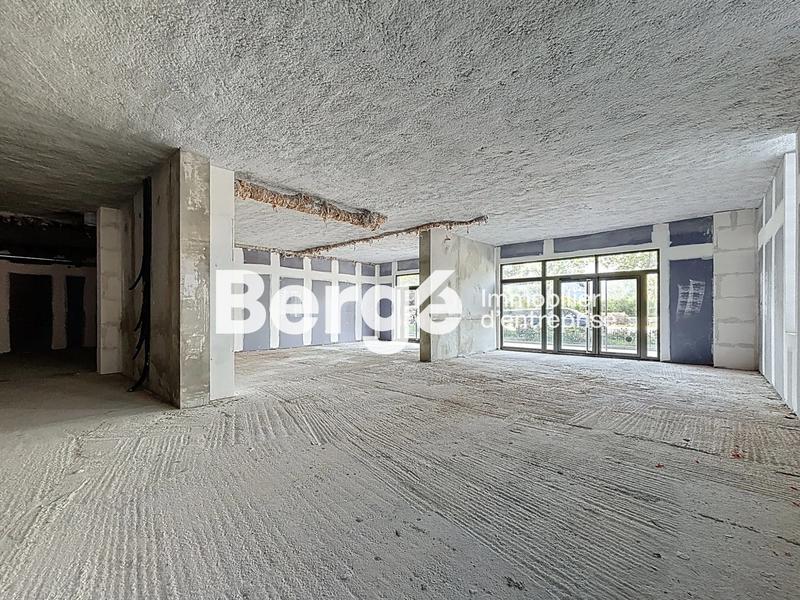 Local commercial - 325 m²