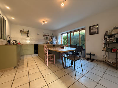 Maison - 166 m² - 7 pièces