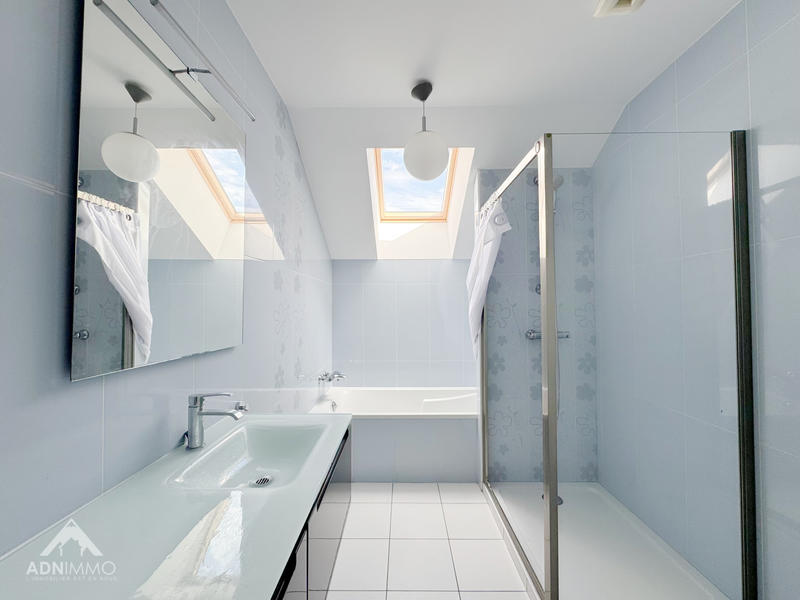 Maison - 280 m² - 6 pièces