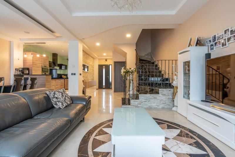 Maison - 148 m² - 6 pièces