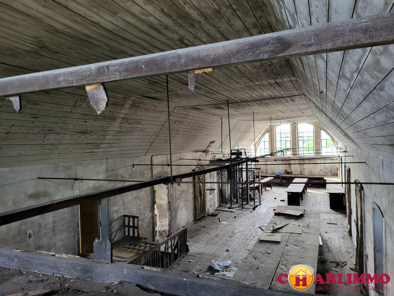 Entrepôt - 1 947 m² - 16 pièces