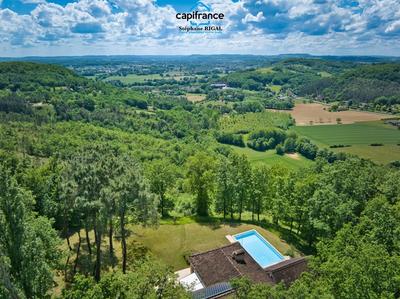 Propriété - 250 m² - 7 pièces