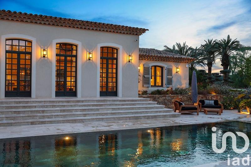 Maison - 425 m² - 8 pièces