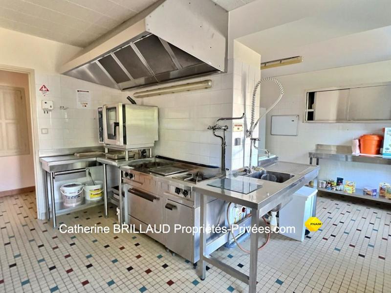 Maison - 1 154 m² - 35 pièces