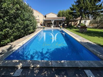 Mas - 255 m² - 8 pièces