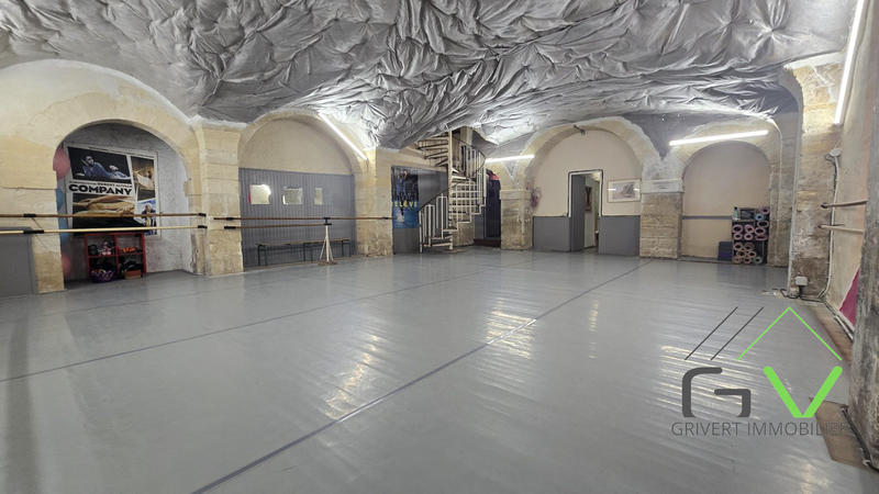 Local commercial - 322 m² - 8 pièces