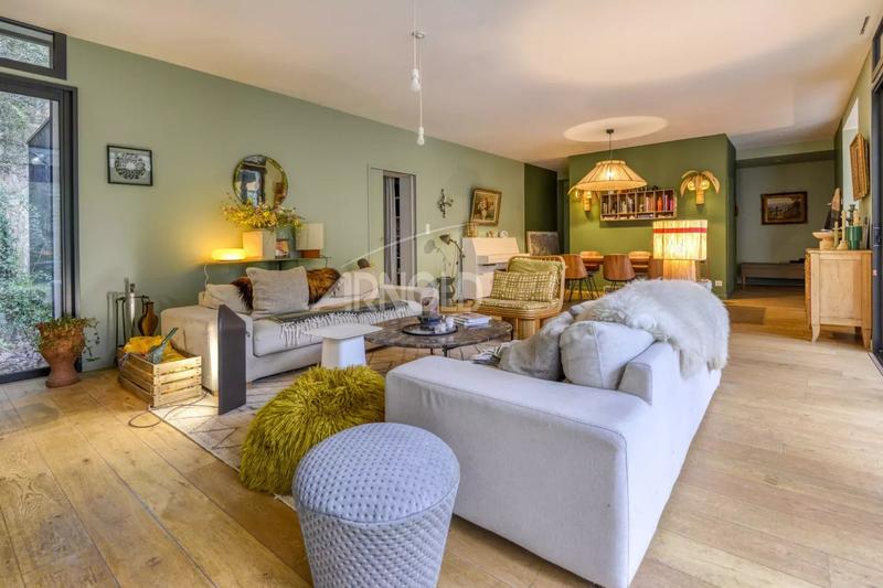 Maison - 180 m² - 8 pièces