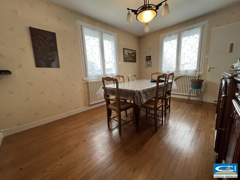 Maison traditionnelle - 104 m² - 7 pièces