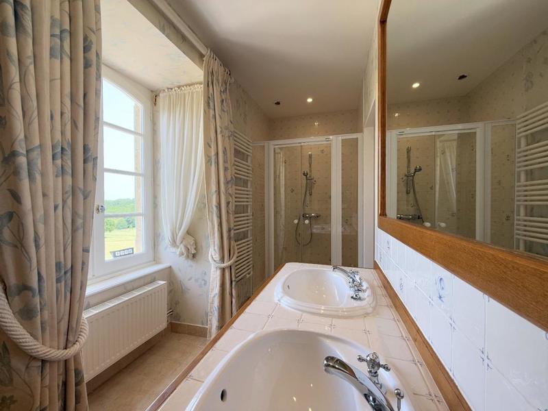 Maison - 243 m² - 6 pièces