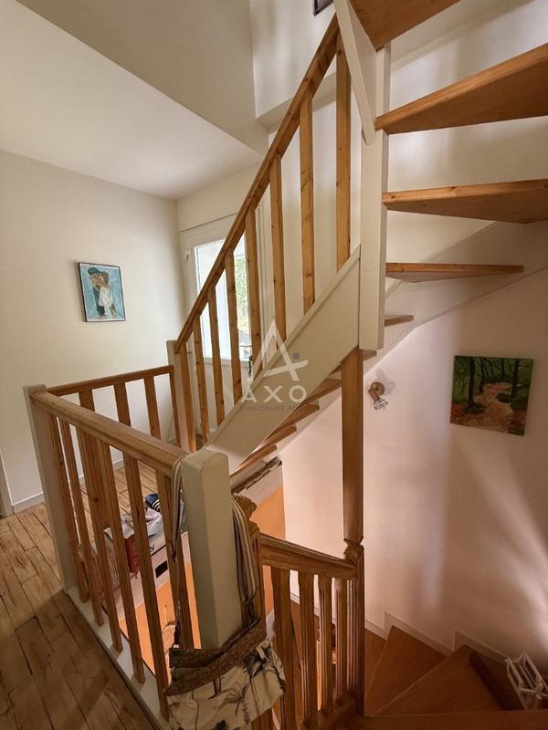 Maison - 210 m² - 9 pièces