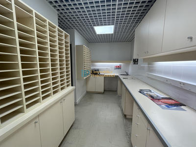 Local commercial - 90 m² - 4 pièces