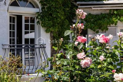 Maison - 230 m² - 8 pièces