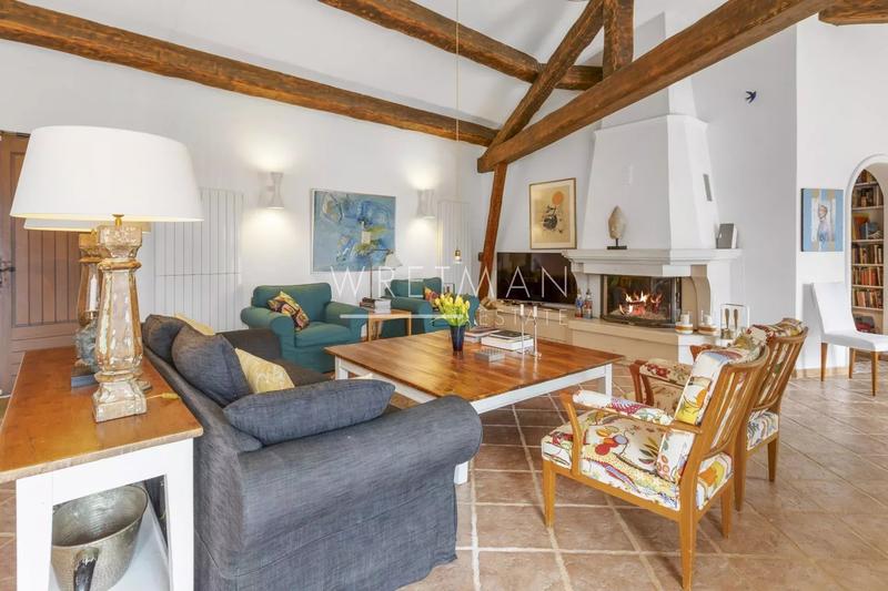 Maison - 218 m² - 8 pièces