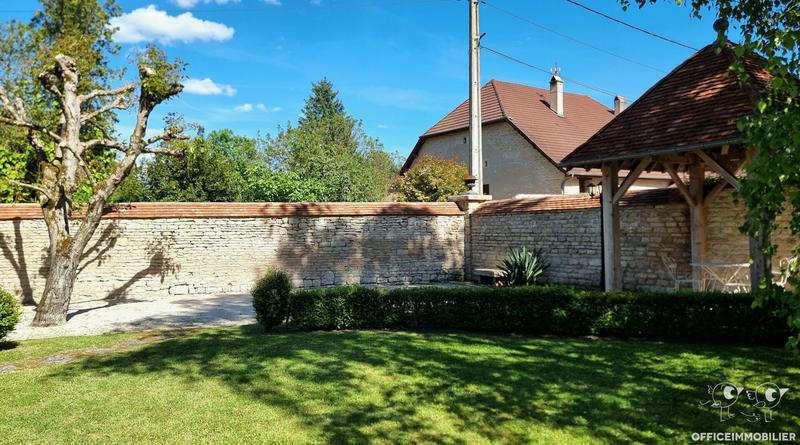 Maison - 380 m² - 9 pièces