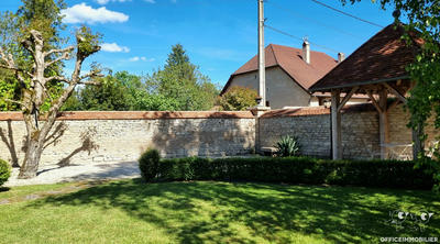 Maison - 380 m² - 9 pièces