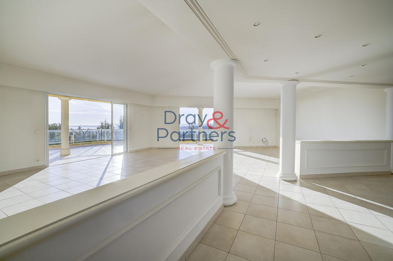 Villa - 305 m² - 7 pièces