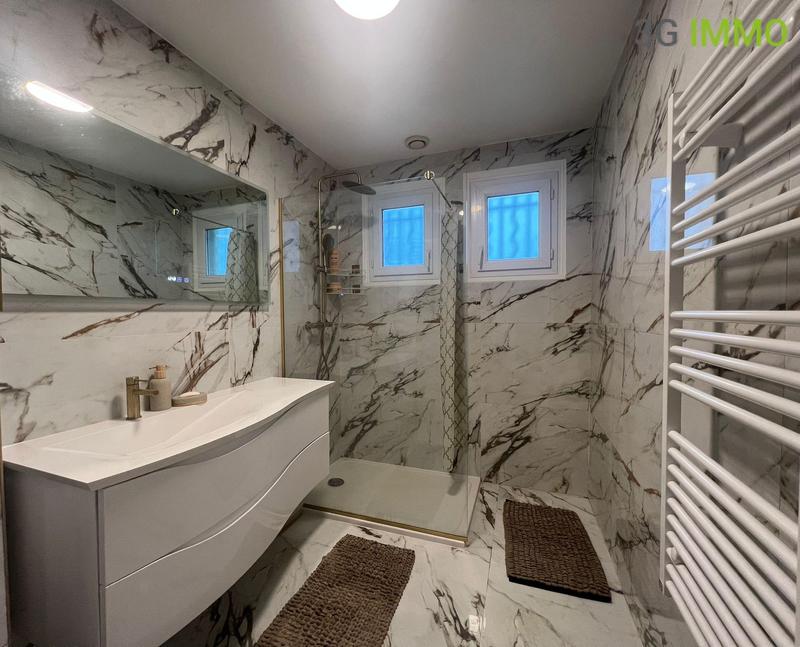 Maison - 137 m² - 7 pièces