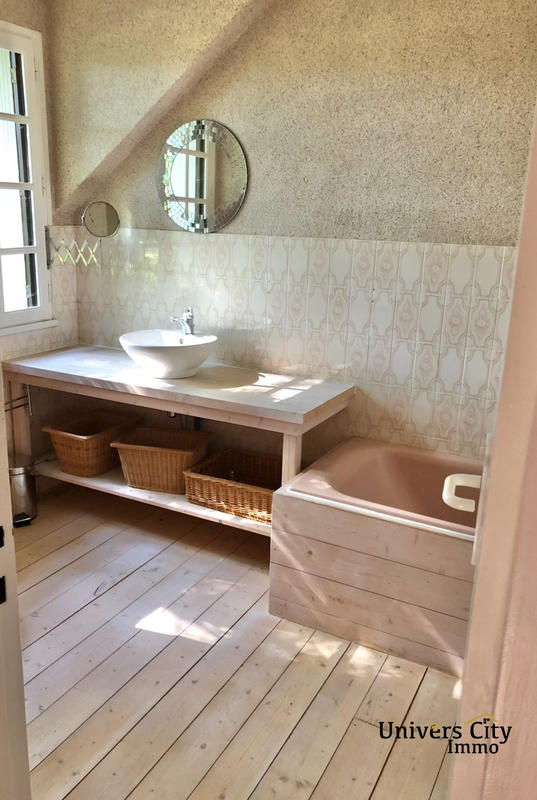 Villa - 247 m² - 10 pièces