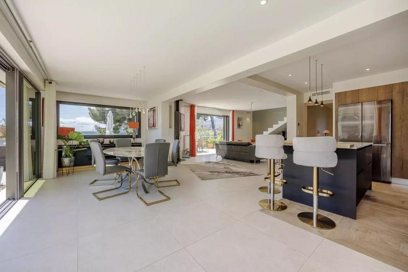 Villa - 358 m² - 9 pièces