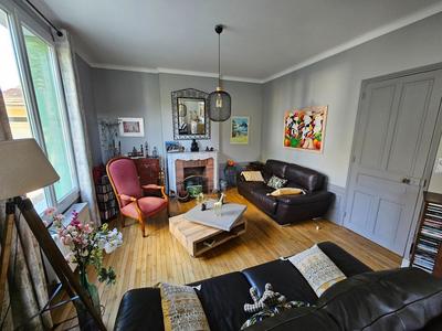 Maison - 220 m² - 9 pièces