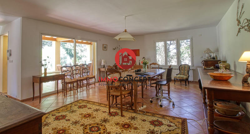 Villa - 250 m² - 8 pièces