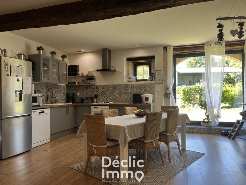 Maison en pierre - 286 m² - 8 pièces