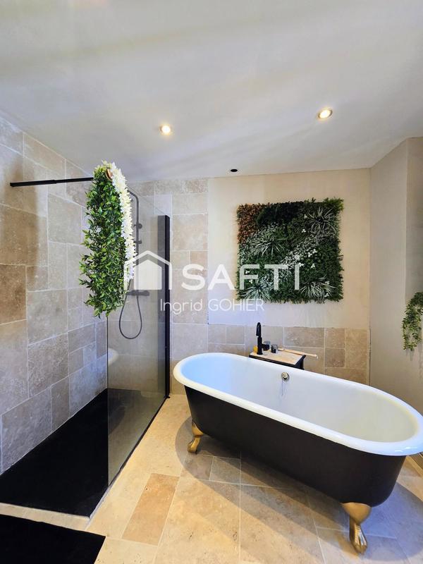 Maison - 322 m² - 9 pièces