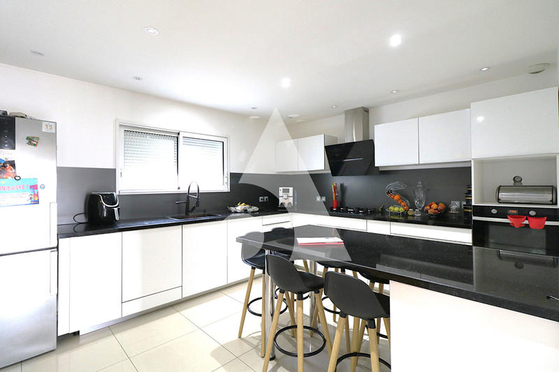 Maison - 142 m² - 6 pièces