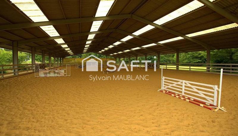 Maison - 838 m² - 20 pièces