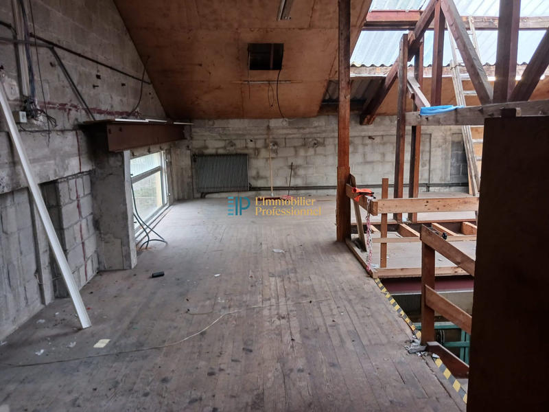 Entrepôt - 240 m²
