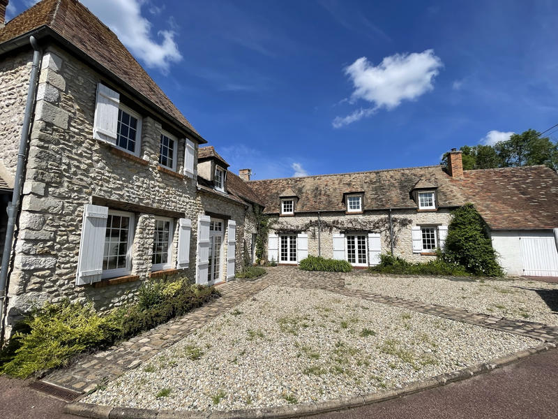 Maison - 300 m² - 8 pièces