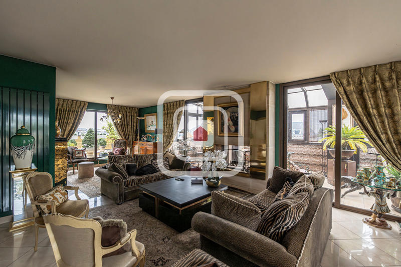 Appartement - 171 m² - 6 pièces