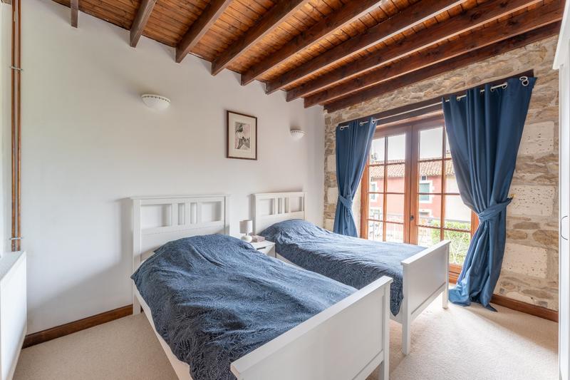 Maison - 300 m² - 11 pièces