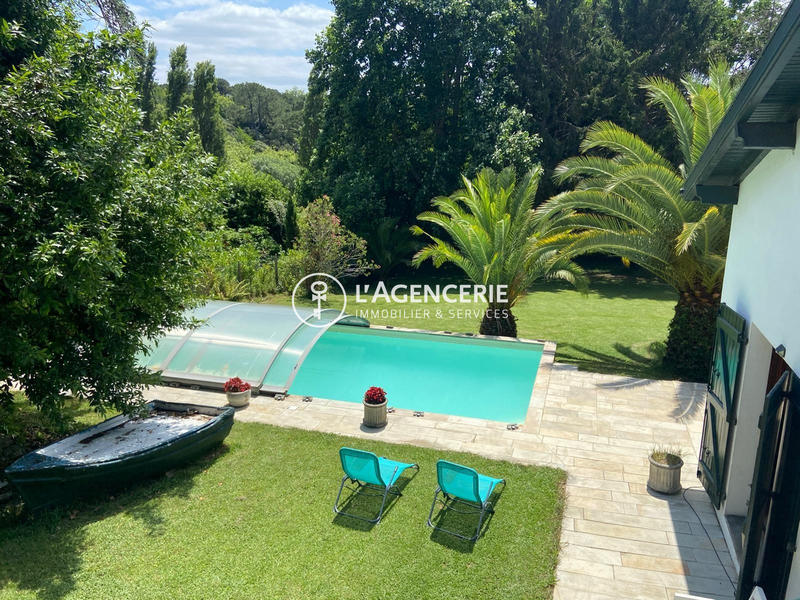 Maison - 255 m² - 7 pièces