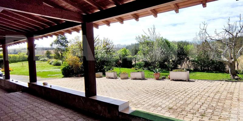 Maison - 273 m² - 10 pièces