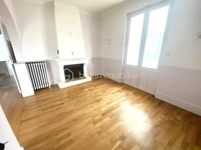 Maison - 246 m² - 7 pièces