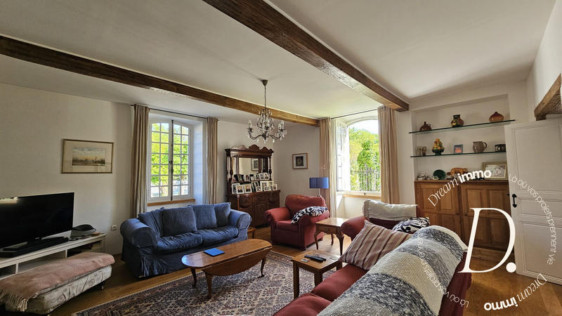 Maison - 334 m² - 6 pièces